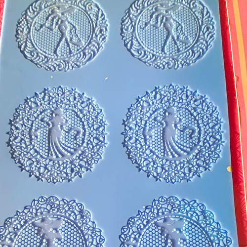 Round lace couple cameo - round,